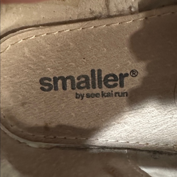 See Kai Run Isabel Mary Jane Brown Floral Velcro Strap Dress Shoes Kids Size 4 - Picture 2 of 6